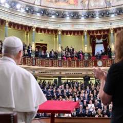 León XIV defiende ante el Congreso la vida «desde la concepción hasta su ocaso natural»