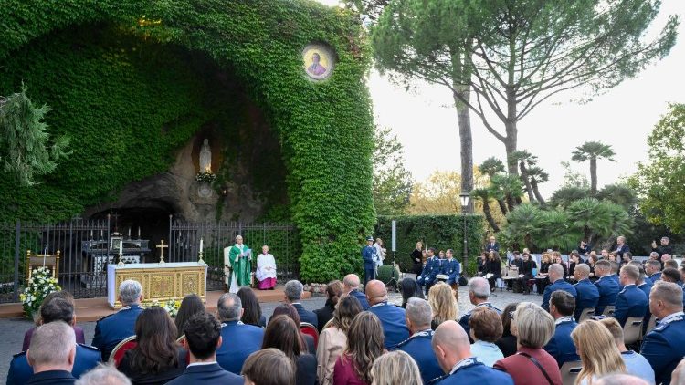 Santa Messa grotta di Lourdes Vaticano