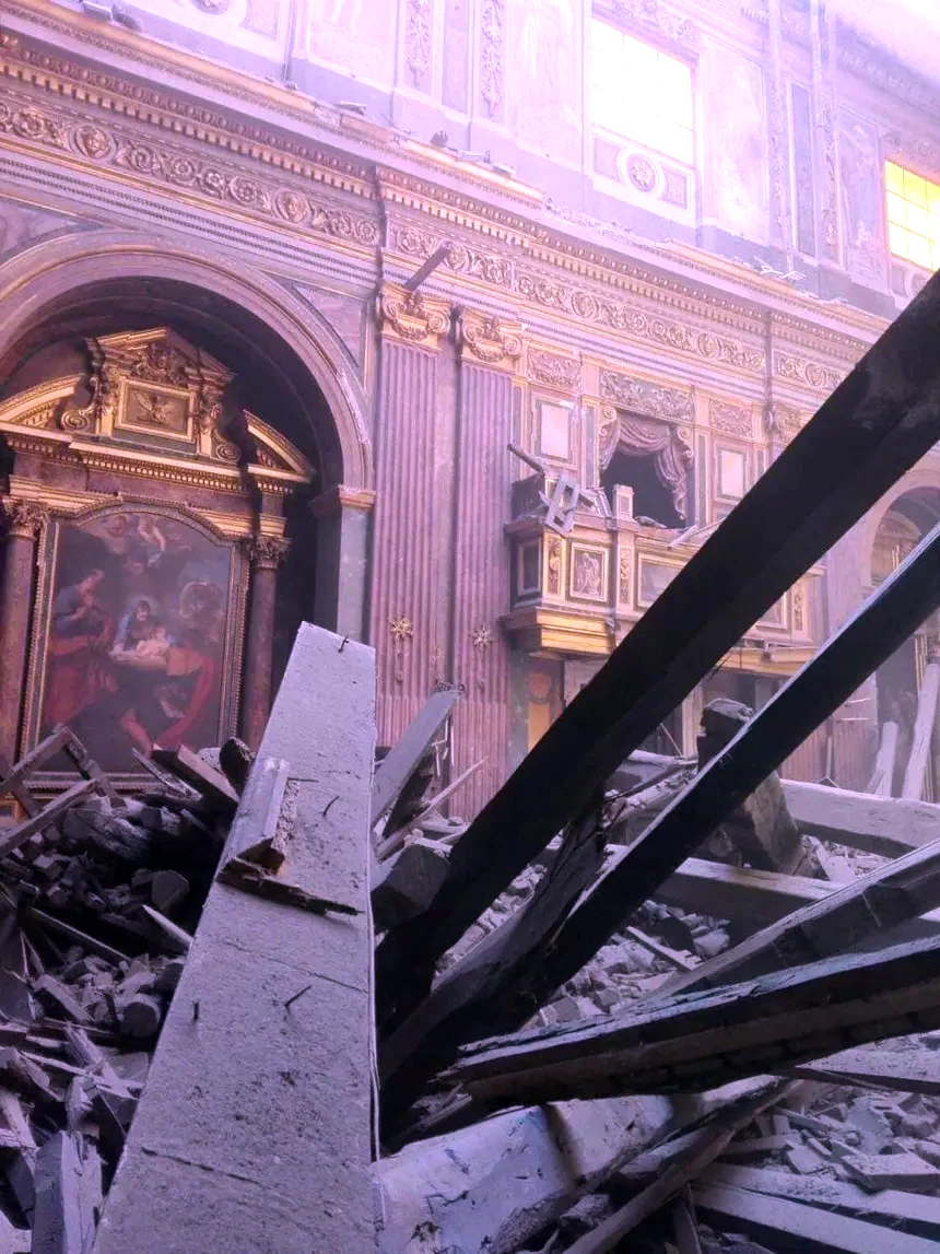 crollo interno di una chiesa