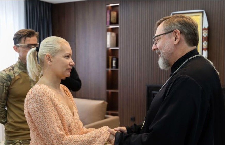 Shevchuk con la moglie di Oleksiy Yukov credit UGCC