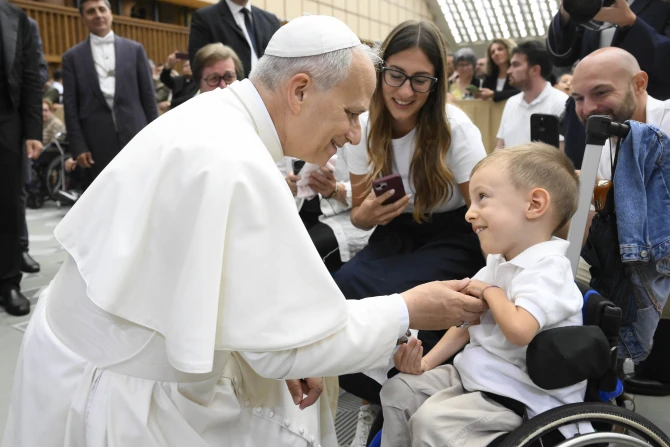 Pope Leone and a little boy with disabilities