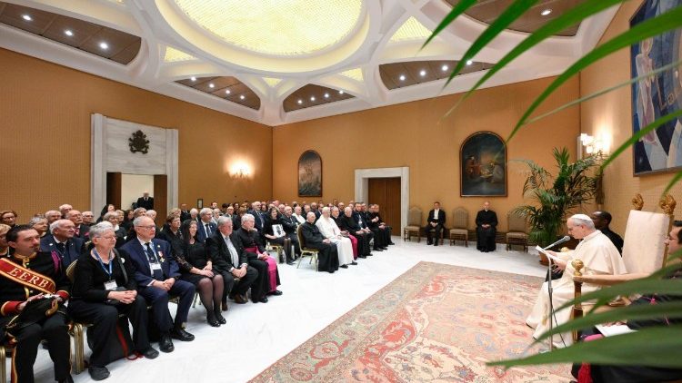 Un momento dellincontro con i membri dellAssociazione Pro Petri Sede nellAuletta dellAula Paolo VI