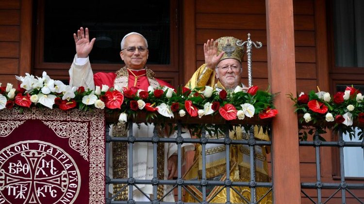 Papa e Bartolomeo benedizione ecumenica congiunta