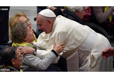 papa Francesco ama la gente