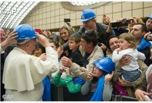 Il Papa con i lavoratori delle Acciaierie di Terni il 20 marzo 2014