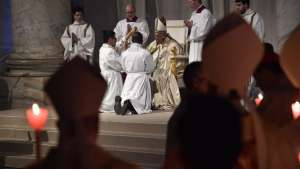 Papa celebra la Santa Messa per i Consacrati