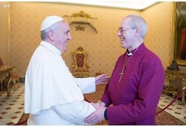 Un incontro del 2014 fra il Papa e larcivescovo di Canterbury Justin Welby
