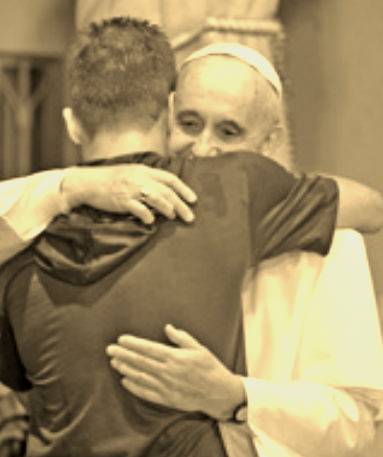 abbraccio papa francesco 8