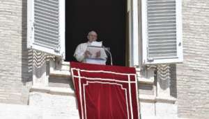 papa Francesco Regina Coeli finestra