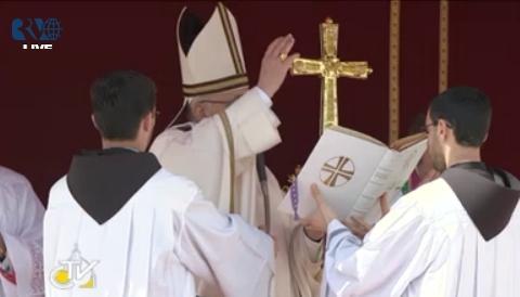 benedizione-fine-santa-messa-papa-Francesco