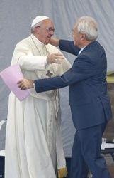 papa-francesco-e-pentecostali