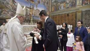 papa Francesco battesimo bimbi