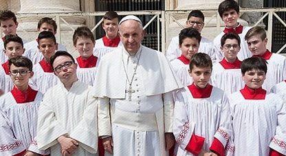 papa Francesco ministranti