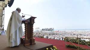Il Papa durante la Santa Messa alla spianata di Huanchaco Vatican Media