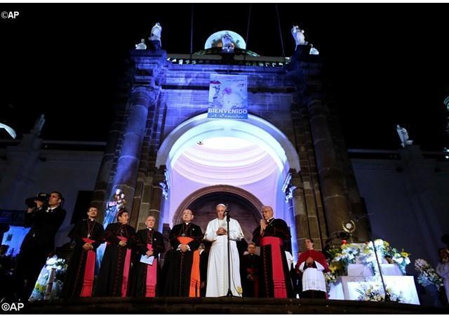 papa Francesco cattedrale di quito