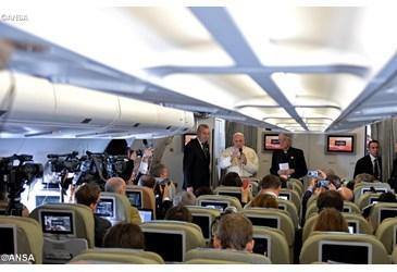 papa Francesco aereo Sri Lanka Filippine