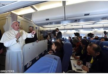 papa Francesco ritorno aereo