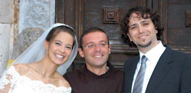 chiara e enrico con padre vito damato