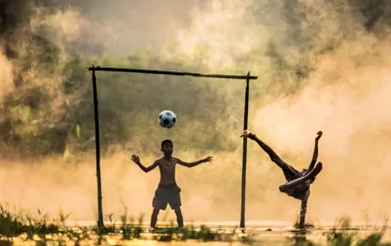 chilrens plays football