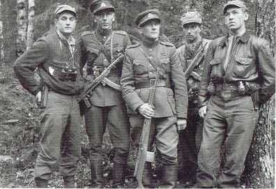 Juozas Luksa skirmantas 1950 assieme a suoi camerati
