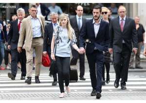 La mamma e il papà di Charlie Connie Yates e Chris Gard REUTERS walk