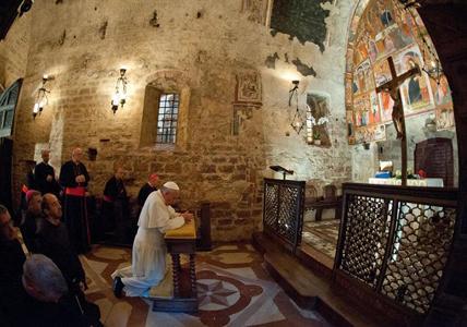Papa ginocchio Porziuncola