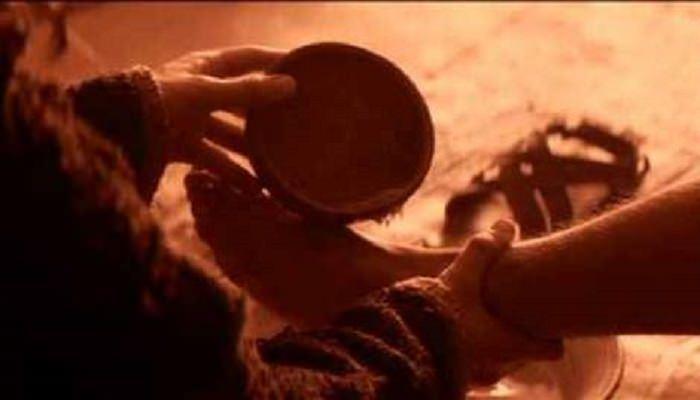 lavare i piedi ospitalità