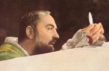 padre-pio-eucarestia.jpg