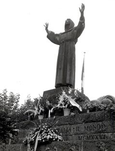 san francesco statua